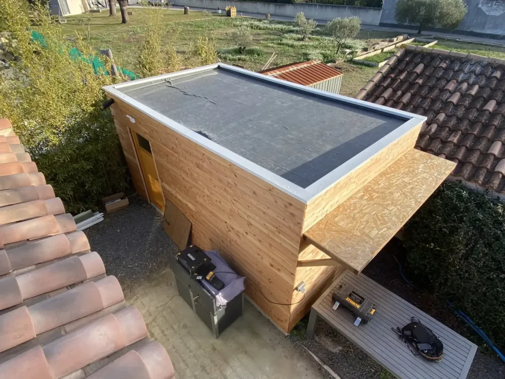 Réalisation d'un atelier en ossature bois et bardage Douglas à Aigues Mortes