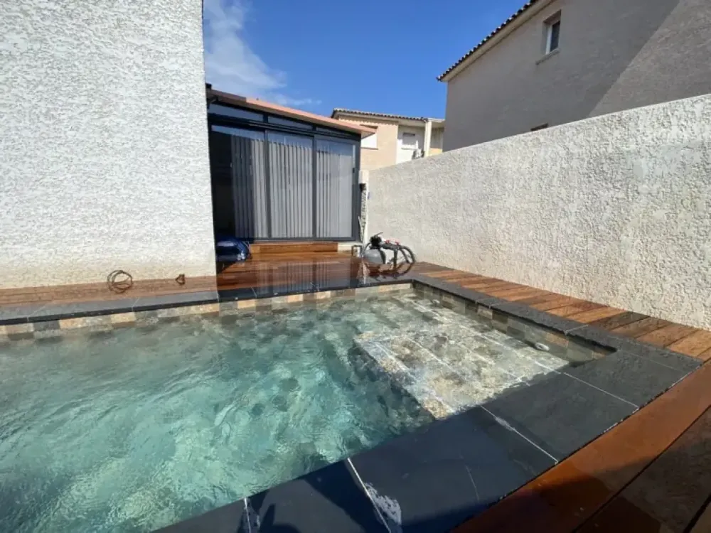 Construction d'une piscine balinaise et d'une terrasse en Itauba près de Montpellier